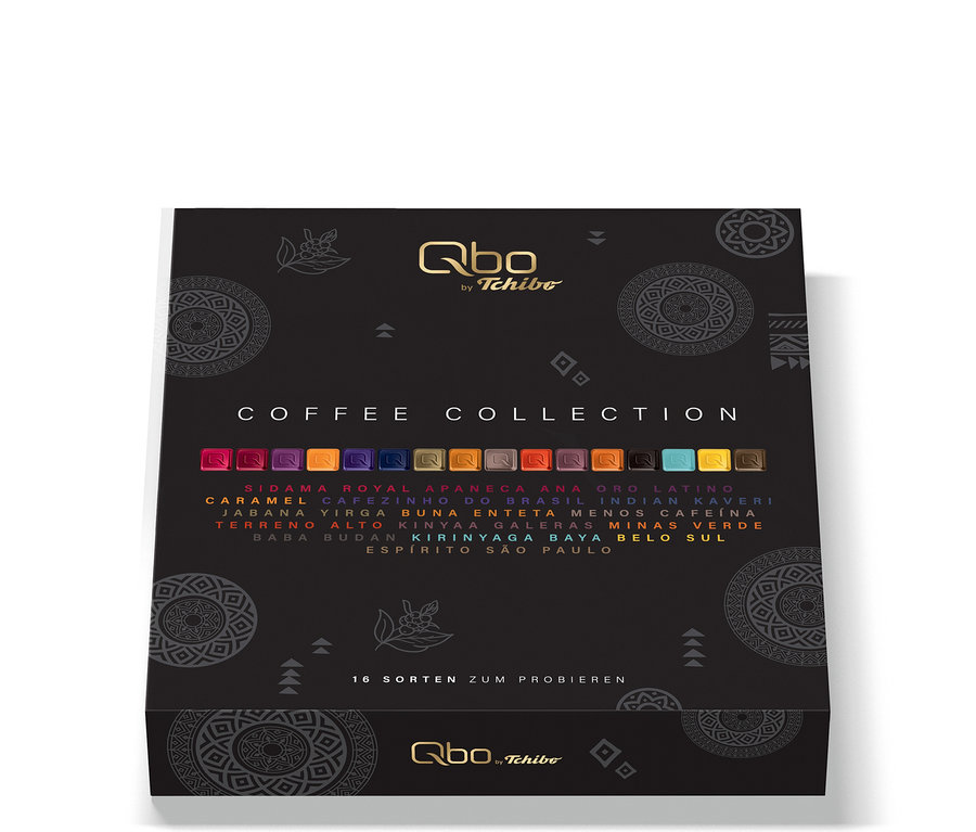La boîte Qbo Collection présente 16 variétés de café avec leurs noms et leurs capsules colorées sur fond noir.