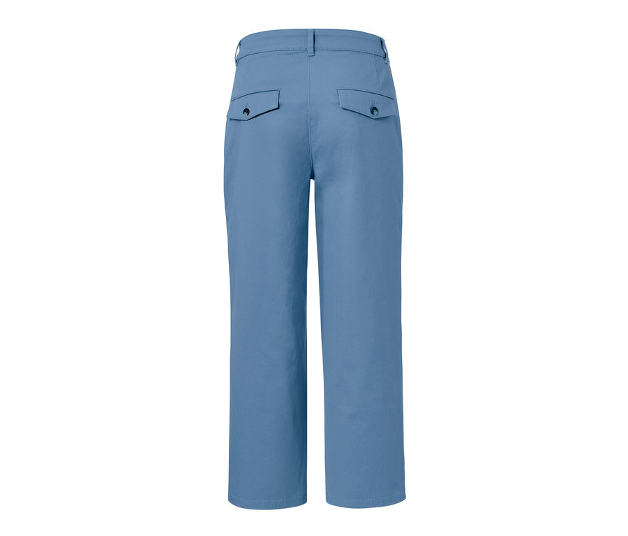 Vue arrière d'un chino d'été.