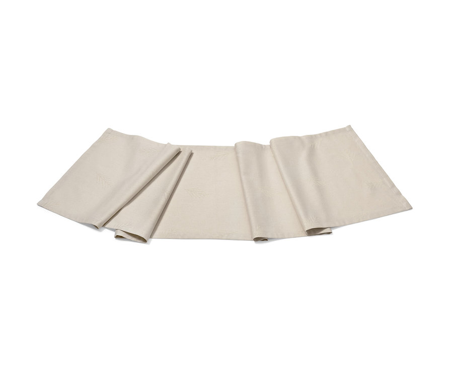 Un chemin de table en jacquard blanc cassé est posé sur un fond blanc.