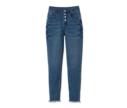 Un jean taille haute bleu.