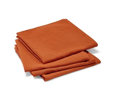 Pile de serviettes en mousseline.