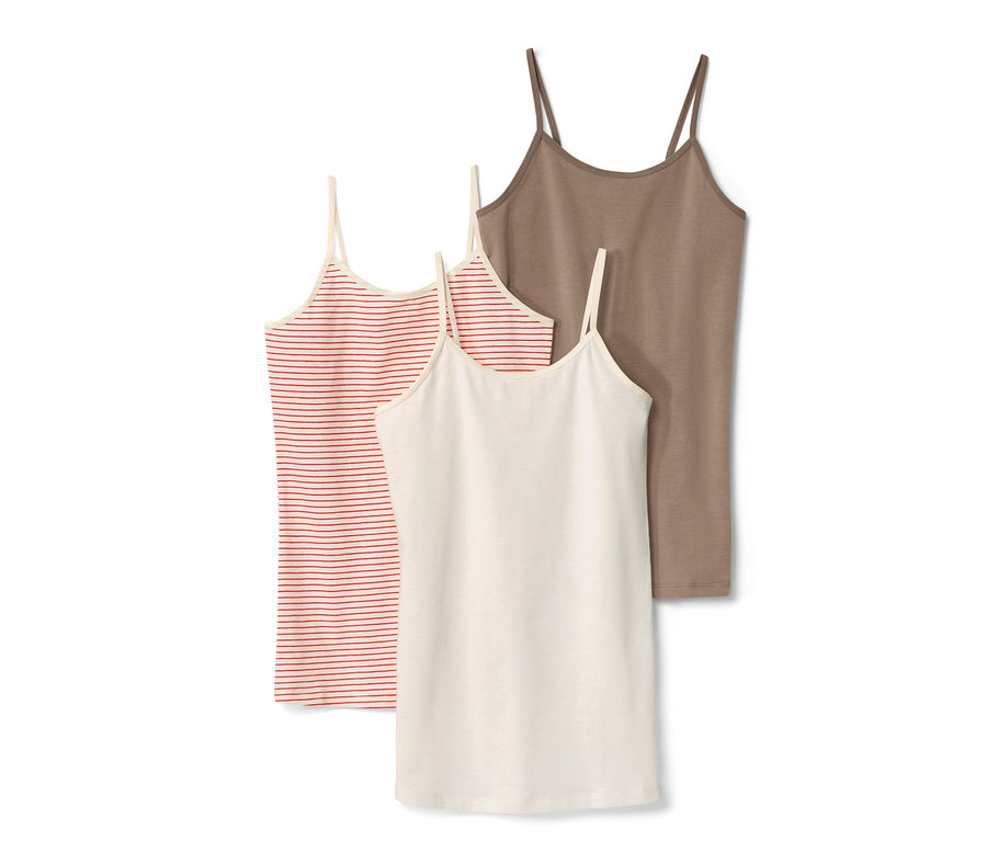 Trois maillots de corps enfant : rayé rouge et blanc, blanc et marron.