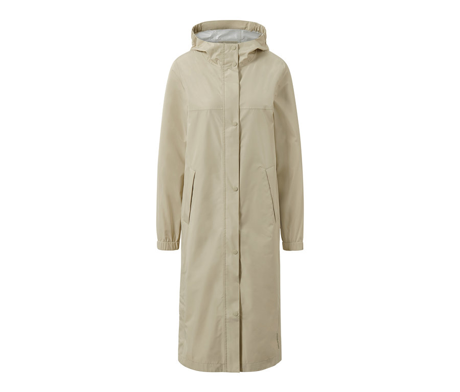 Manteau imperméable beige extra-long avec capuche.