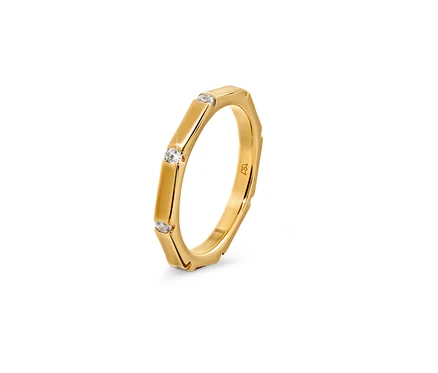 Bague octogonale dorée en argent 925 avec pierres transparentes.