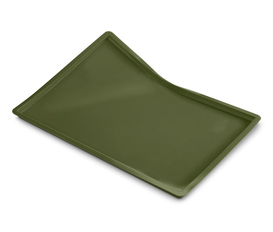 Une feuille de cuisson réutilisable verte avec un bord.