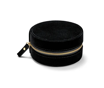 Petite boîte à bijoux ronde noire avec une fermeture éclair dorée.