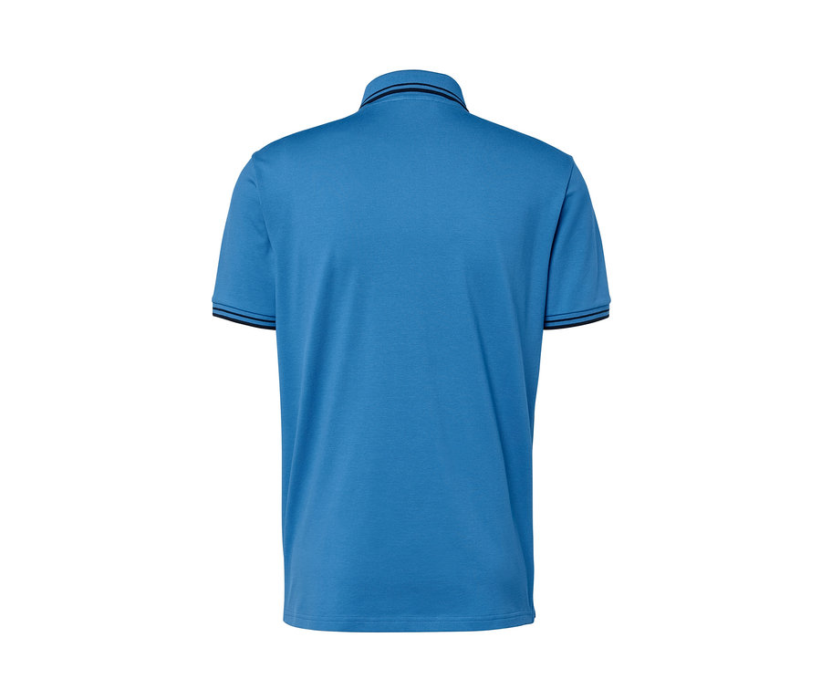 Polo bleu en piqué.