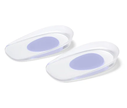 Deux talonnettes en gel transparent avec un coussin ovale violet sur fond blanc.