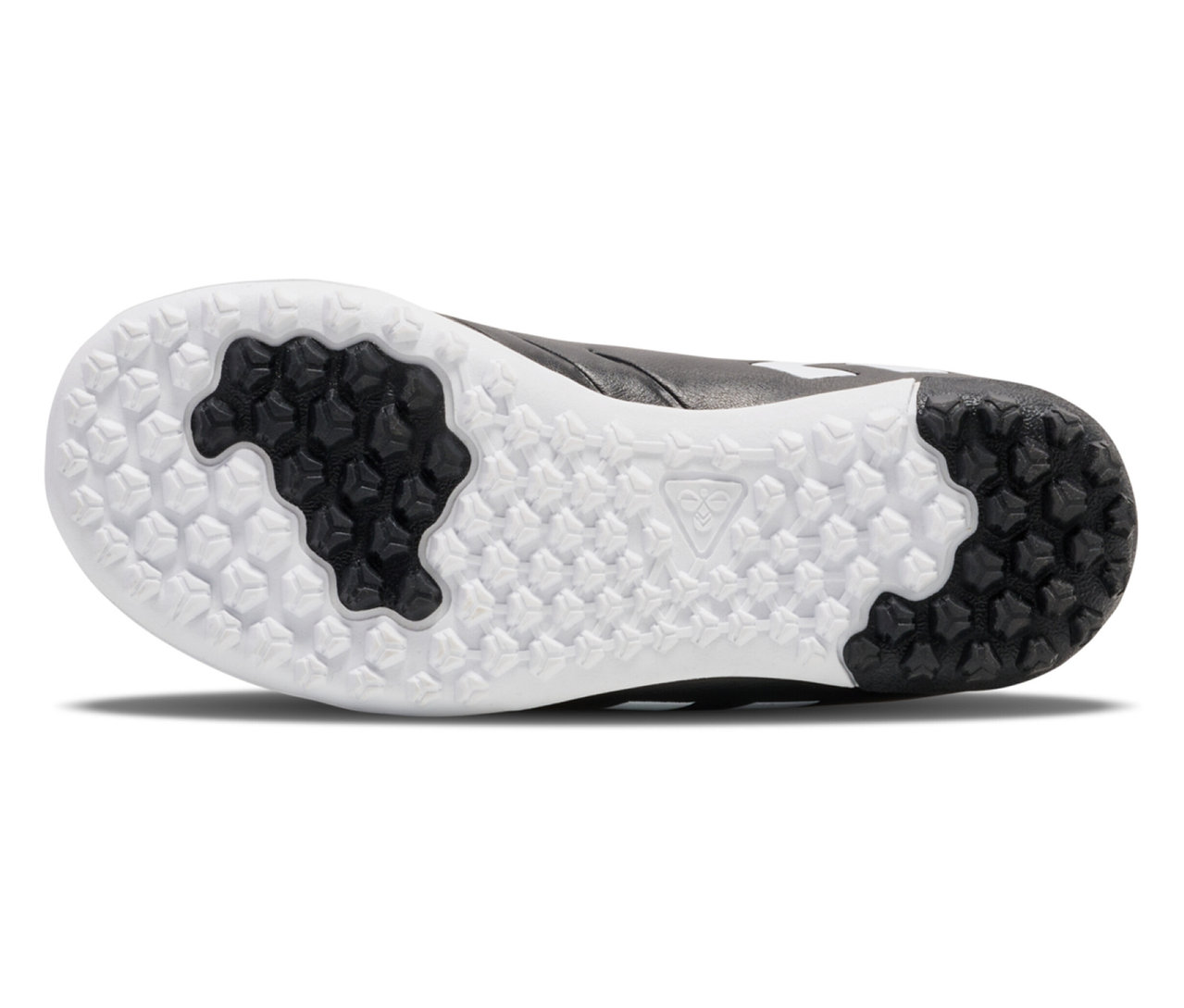 Semelle des chaussures de football hummel® Top Star Turf JR noires avec crampons blancs.