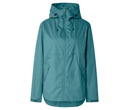 Veste de pluie turquoise avec capuche, fermeture éclair et poches sur fond blanc.