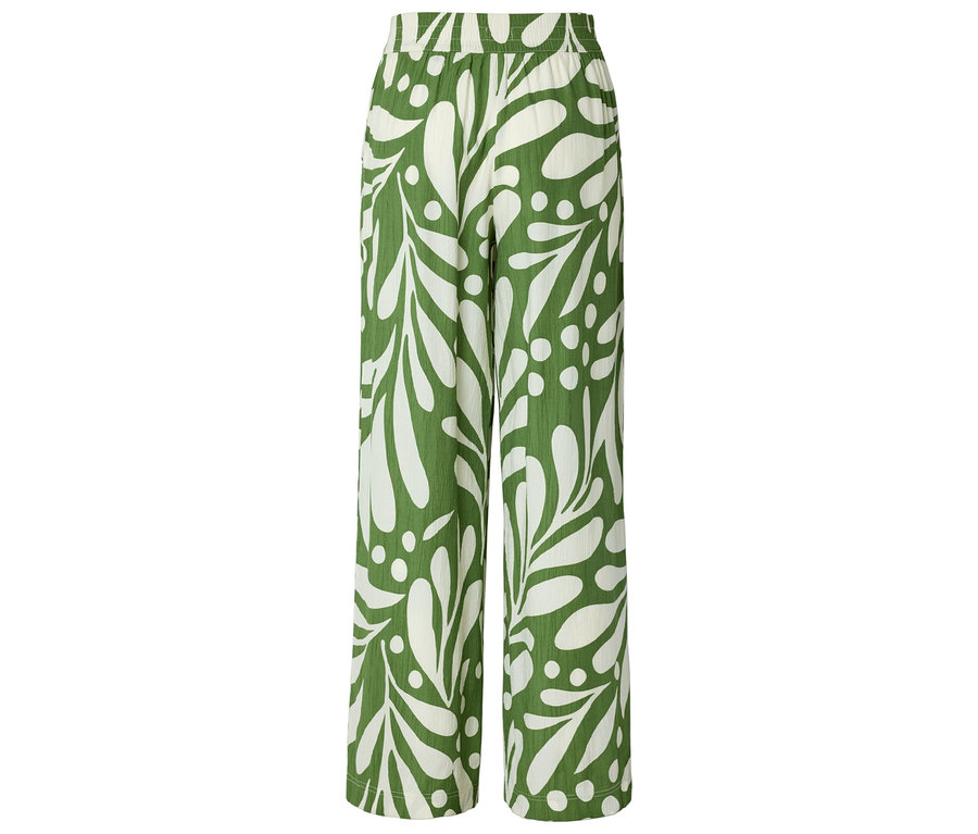 Pantalon vert avec motif de feuilles blanches.