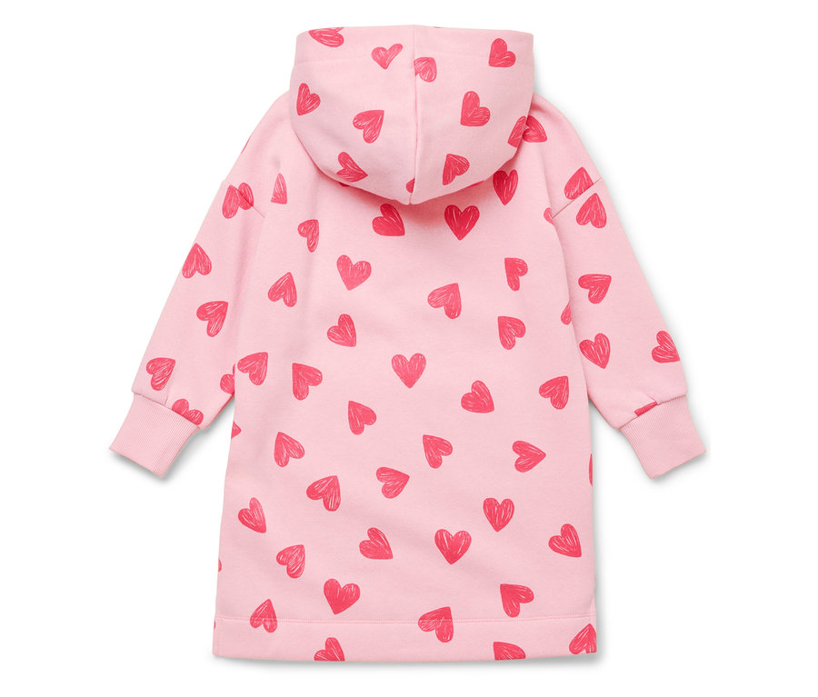 Robe à capuche rose avec des cœurs rouges.