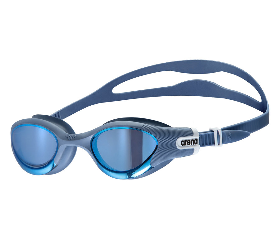 Des lunettes de natation bleues sur fond blanc.