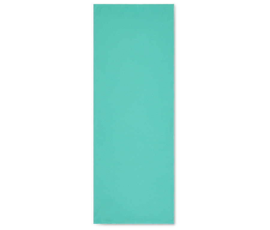 Une serviette turquoise est posée sur un fond blanc.