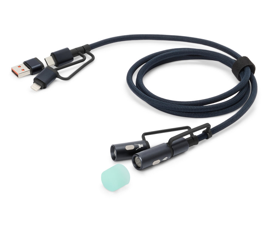 Un câble de charge bleu avec des connecteurs USB, USB-C et Lightning, ainsi que deux petites lumières LED et un embout en silicone, est posé sur un fond blanc.