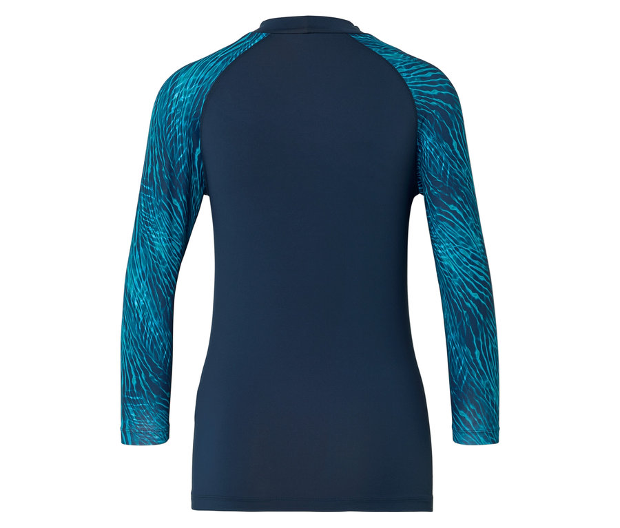 T-shirt à manches longues bleu marine avec manches turquoises.
