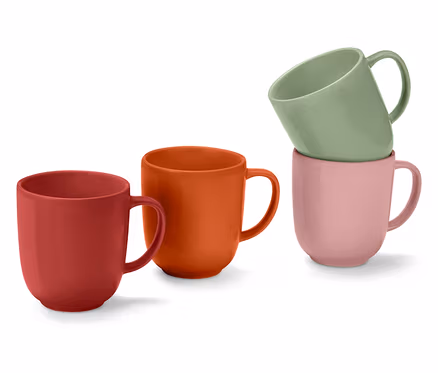 4 tasses en rouge, orange, rose et vert. Deux sont côte à côte, deux sont empilées.