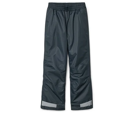 Un pantalon de pluie gris avec une taille élastiquée et des réflecteurs au bas des jambes est posé sur un fond blanc.