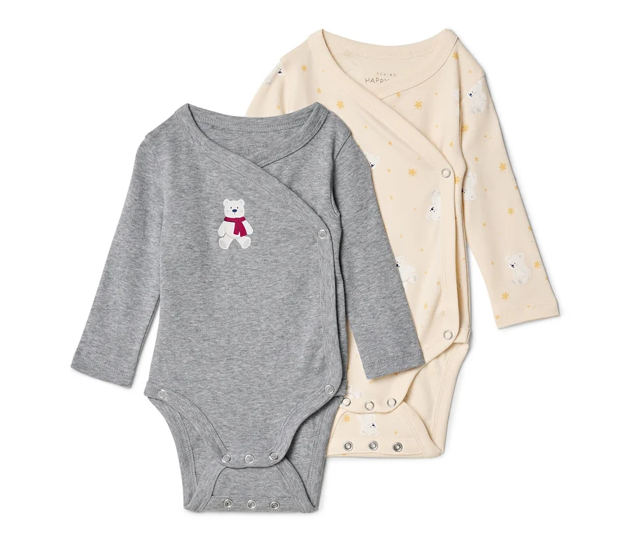 Deux bodys pour bébé, un gris avec une broderie d'ours en peluche et un crème avec un motif d'ours et d'étoiles.