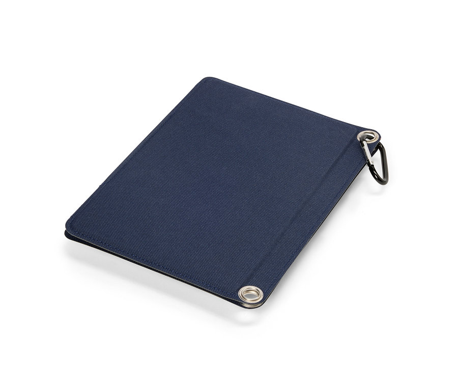 Housse de tablette bleu marine avec mousqueton sur fond blanc.