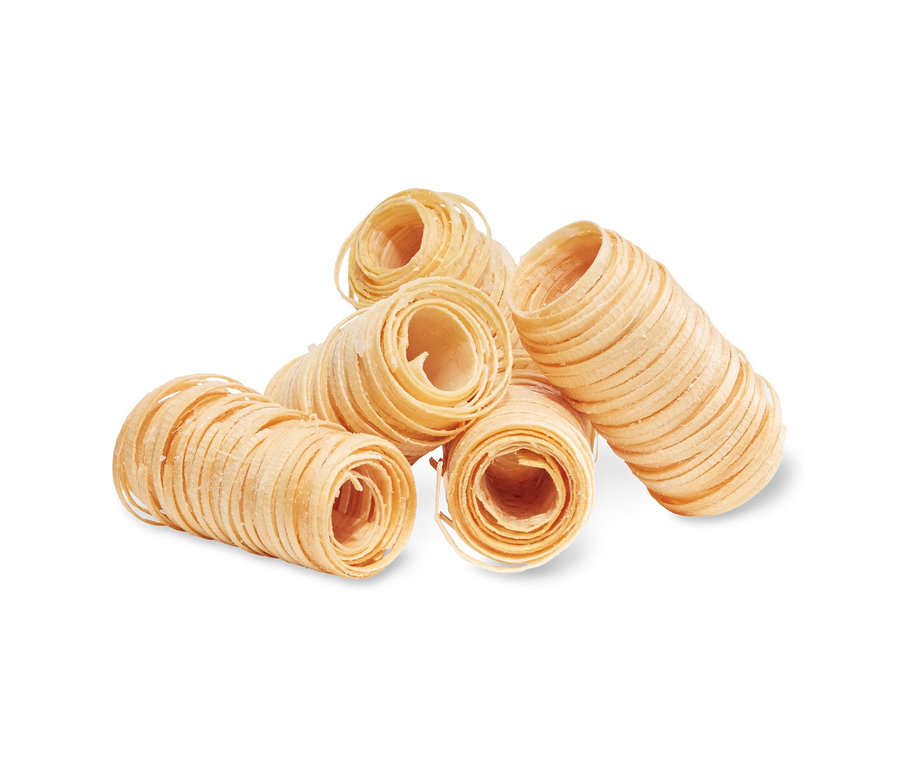 Six rouleaux d'allume-feux pour barbecue sur fond blanc.