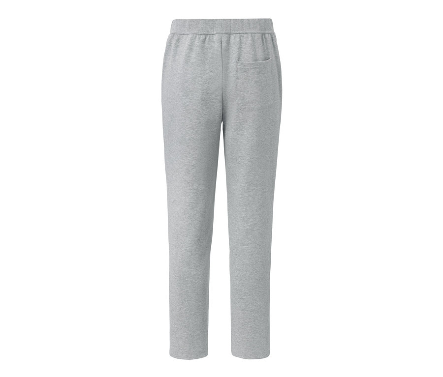 Pantalon d’intérieur gris.