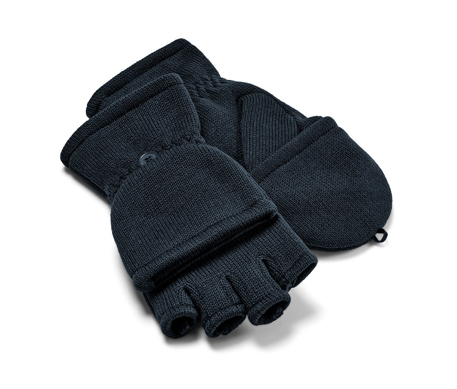 Deux moufles à clapet en polaire tricotée pour enfant sont posées l'une sur l'autre.