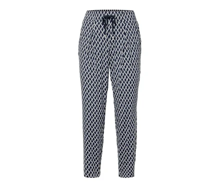 Pantalon en jersey imprimé sur fond blanc.