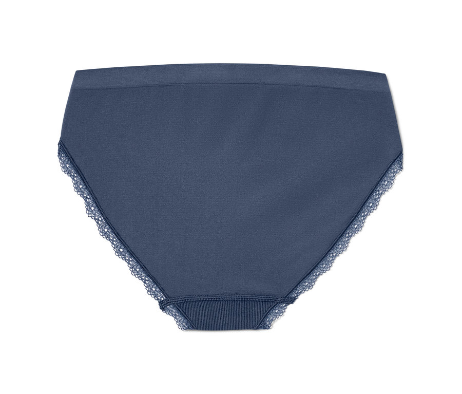 Détail d'une culotte bleue sans coutures.