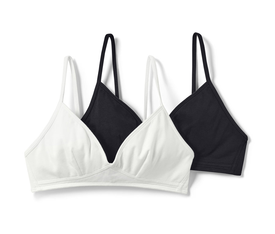 Deux soutiens-gorge triangle pour fille, un blanc et un noir.