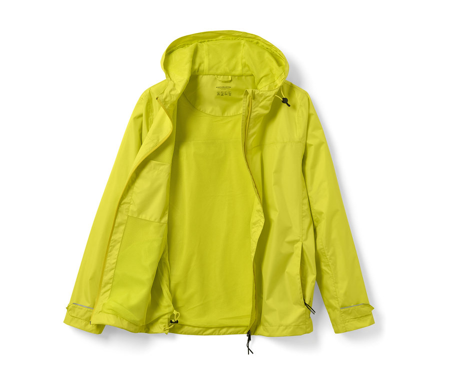 Veste de pluie jaune ouverte sur un fond blanc.