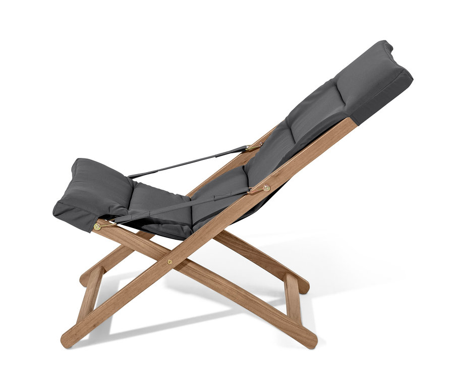 Un fauteuil de relaxation pliant anthracite sur fond blanc.