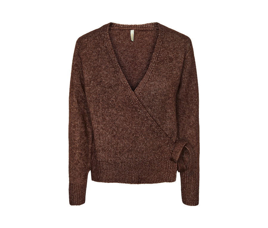 Un gilet cache-cœur marron.