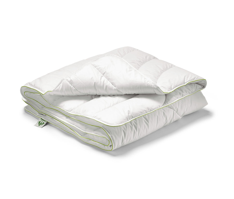 Couette blanche pliée irisette® greenline « Aerelle® Blue » avec bordure verte.