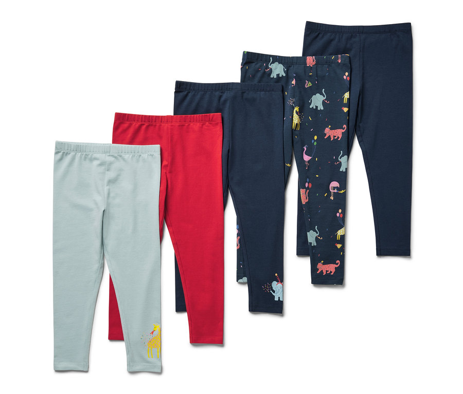 Cinq leggings pour enfants de différentes couleurs. Un bleu clair, un rouge, deux bleu foncé et un bleu foncé avec un motif animalier.