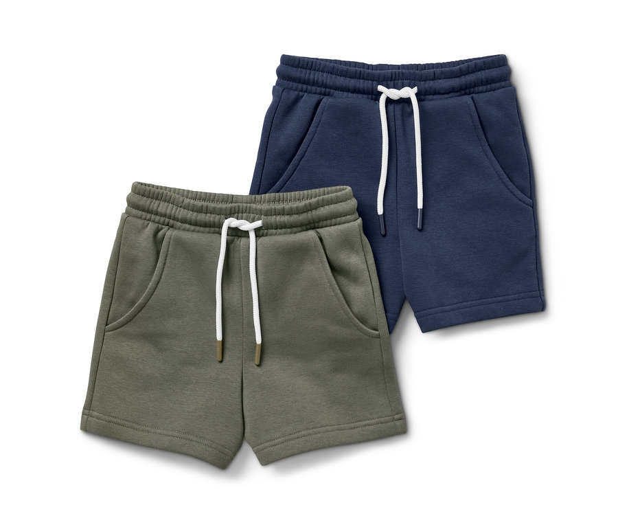 Deux shorts en sweat pour petit enfant, un vert olive, un bleu marine.