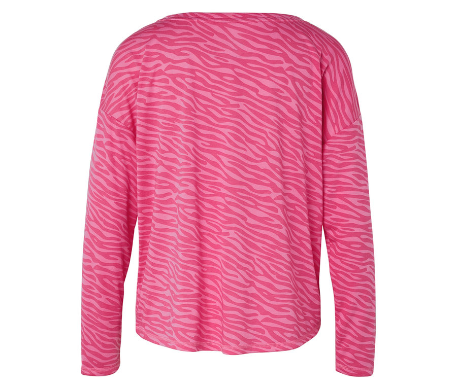 Gros plan sur un t-shirt rose à manches longues avec imprimé animal.