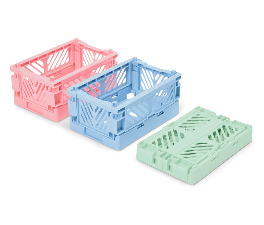 Trois boîtes pliantes en plastique : rose, bleue et verte.