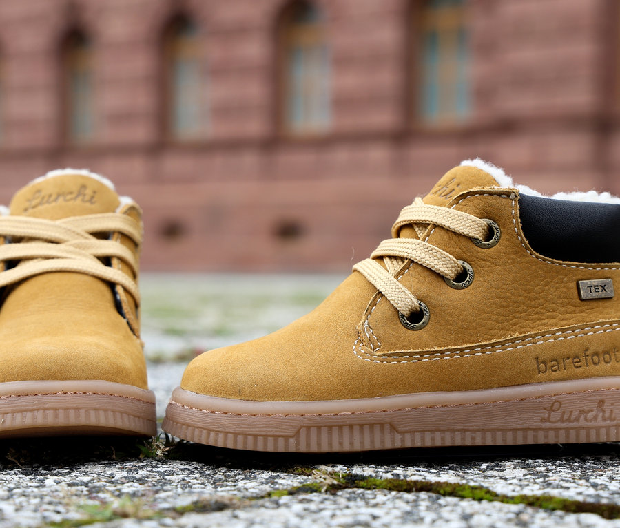 Deux chaussures marron LURCHI »Fleximo Barefoot-TEX« sur le sol.