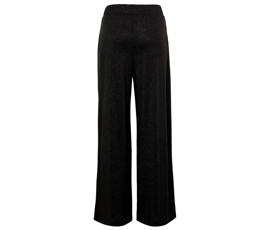 Un pantalon noir large avec une surface scintillante.