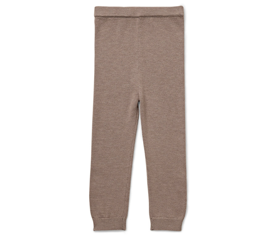 Leggings en tricot marron sur fond blanc.