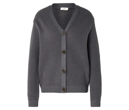 Cardigan en tricot gris avec col en V et quatre boutons.