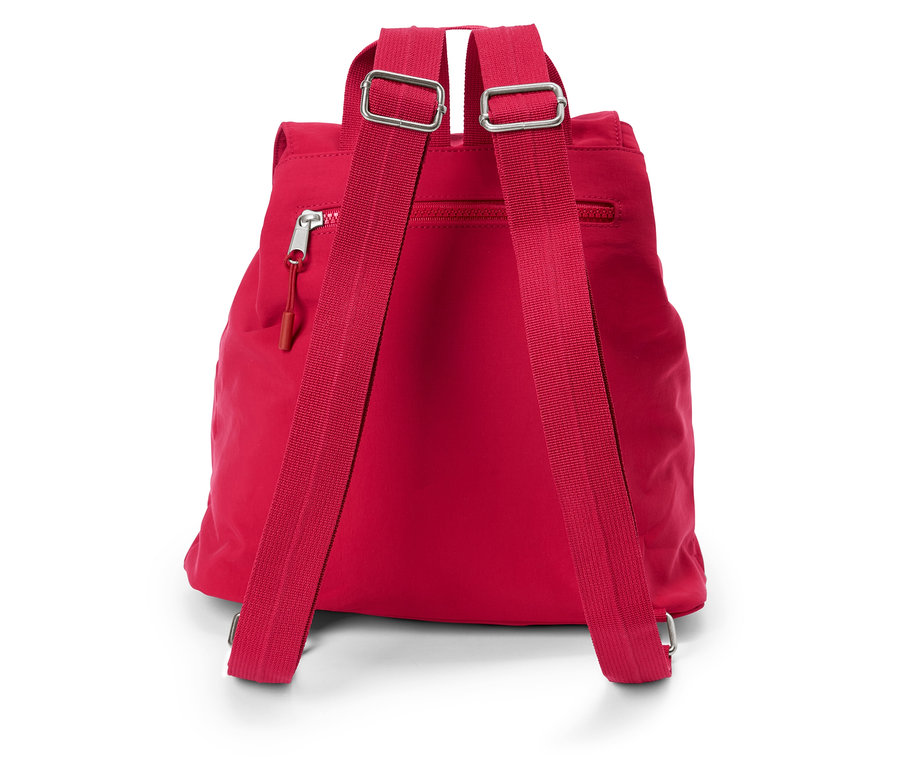 Vue arrière d'un sac à dos rouge avec des bretelles réglables et des boucles argentées.