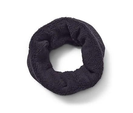 Écharpe-tube en maille polaire bleue.