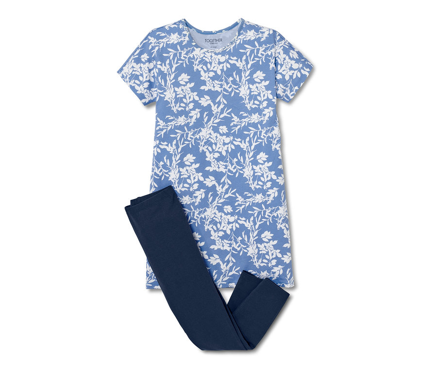 Une chemise de nuit bleue avec un motif floral blanc et un legging bleu marine.