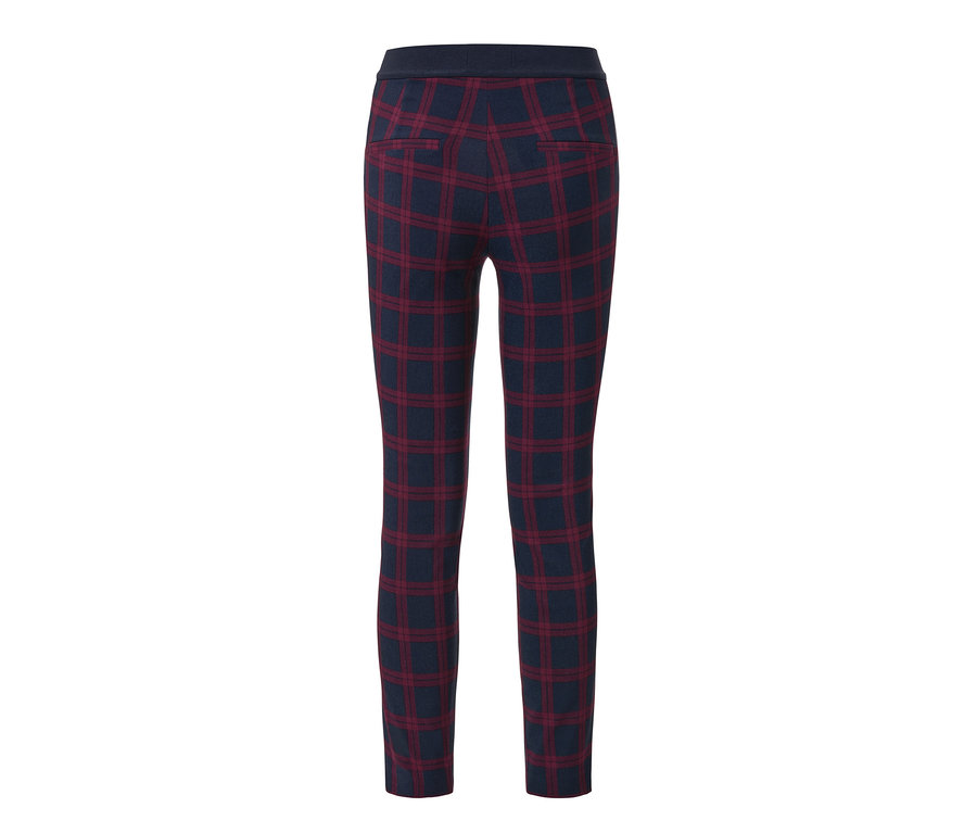 Pantalon stretch à carreaux rouges et bleus.