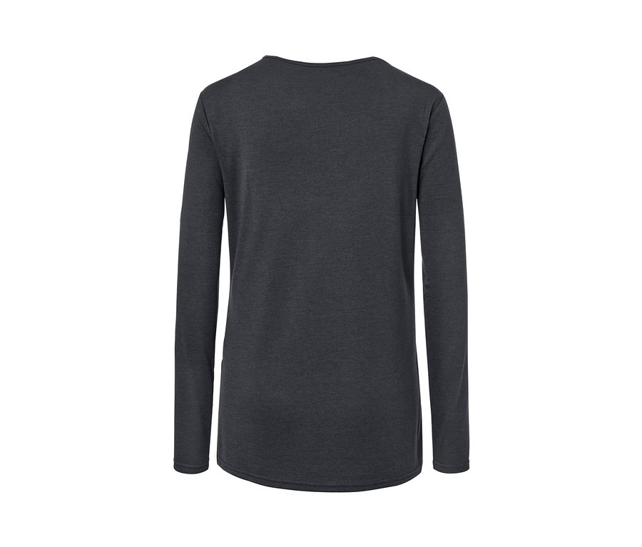 Vue détaillée du dos d'un t-shirt de yoga à manches longues.