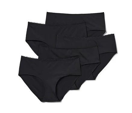 Cinq culottes noires.