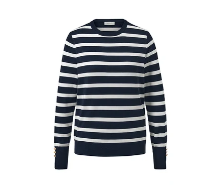 Pullover en tricot fin à rayures bleu marine.