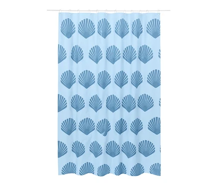 Rideau de douche bleu avec motif de coquillages.